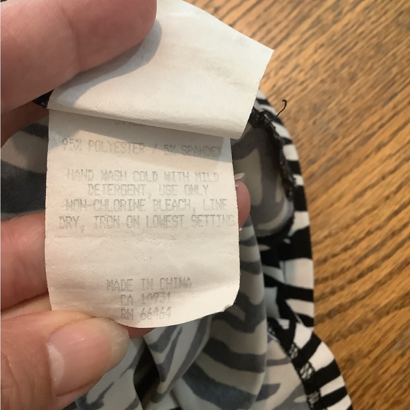 Laura zebra print fit and flare midi dress - Picture 8 of 8